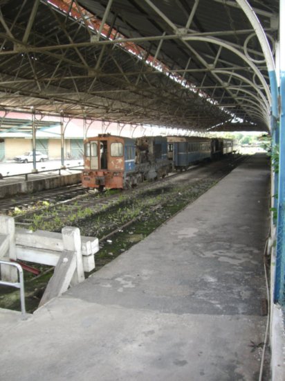 Kingston_railway_station_from_the_platform